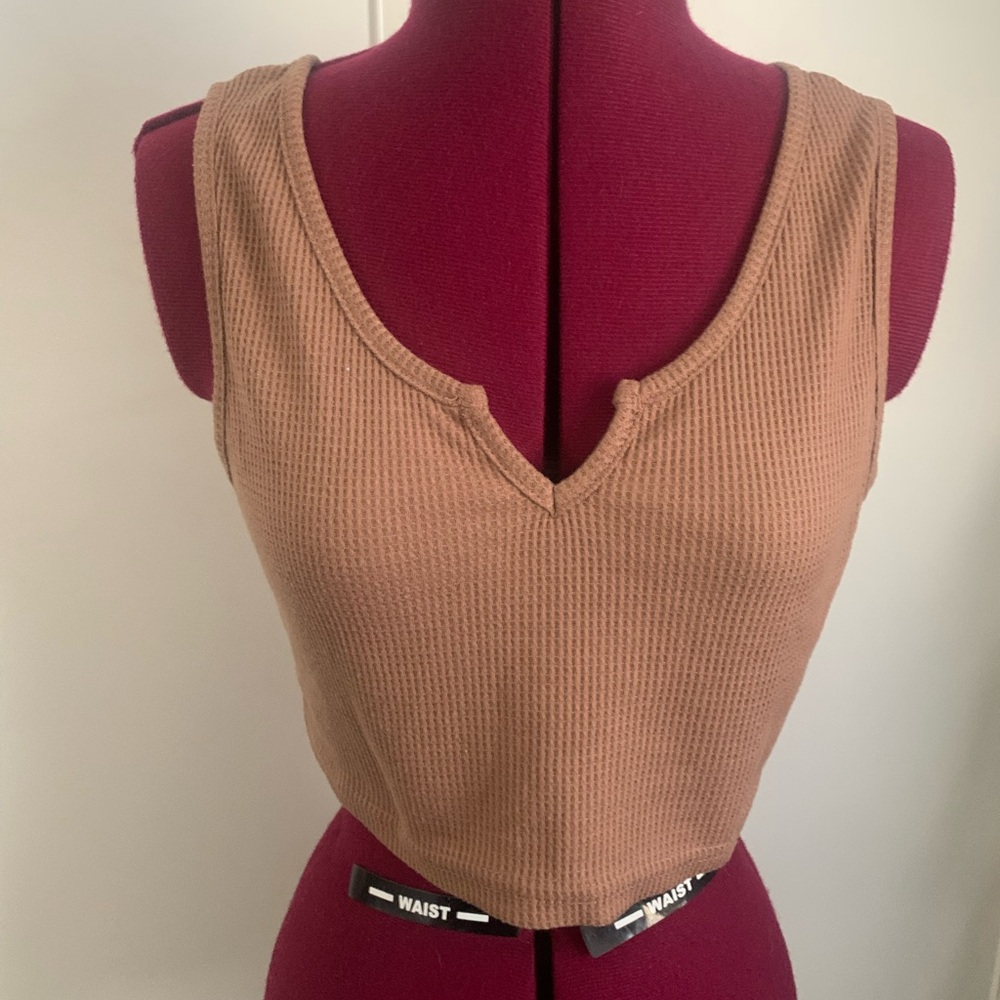 EUC brown vee neck cropped tank with waffle print, Size L